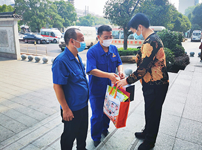 節(jié)前慰問送溫暖 個性關(guān)懷暖人心