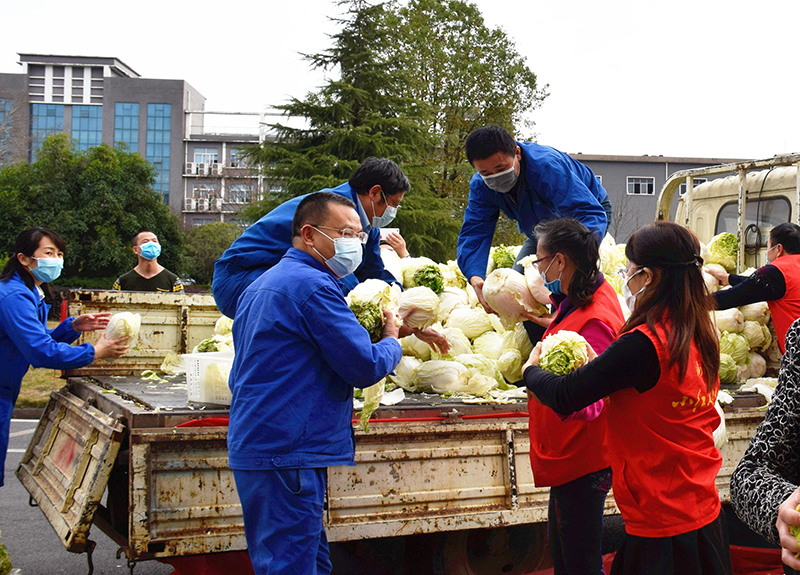 支持戰疫保產 “衡陽群眾”送上愛心蔬菜