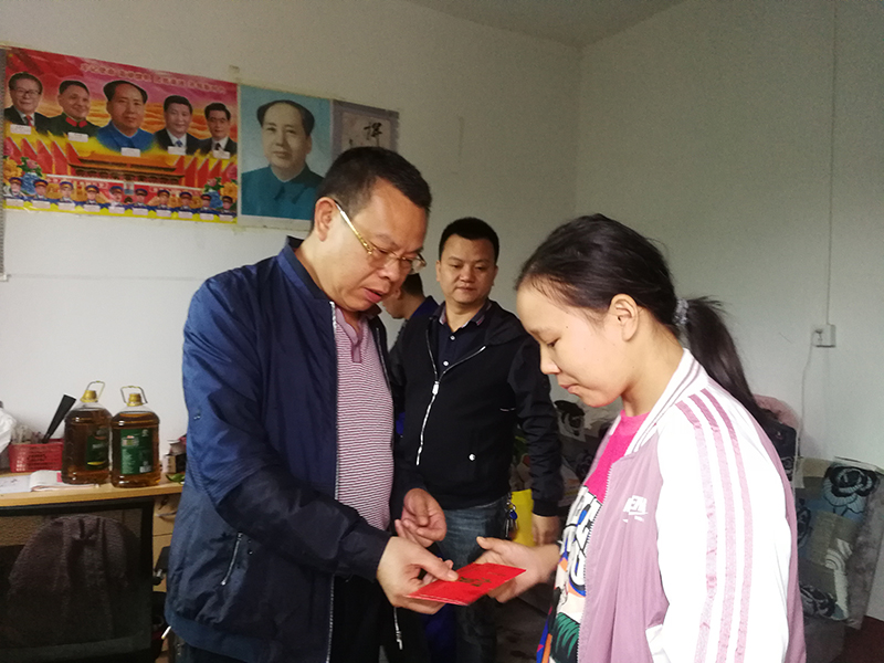 幫扶路上情意濃 佳節慰問暖人心