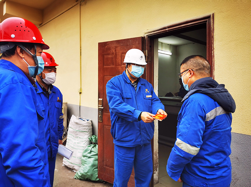 暖心!衡鋼為一線困難員工送上“特殊救助金”