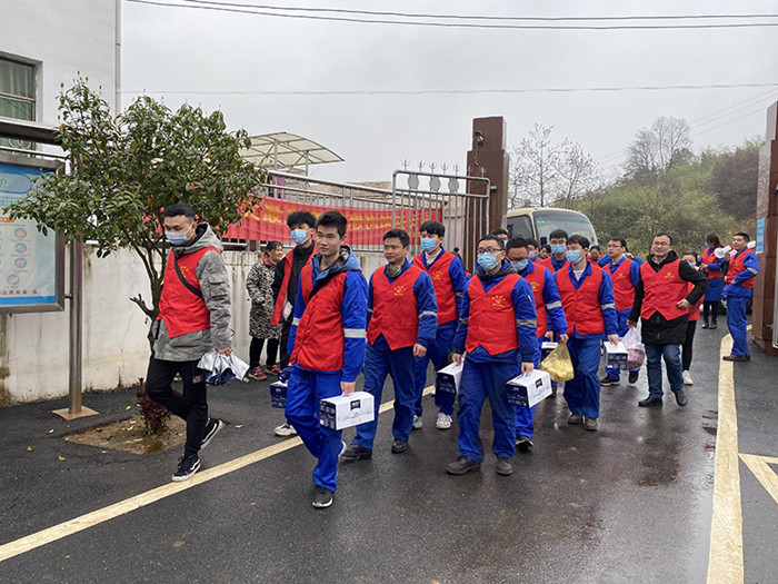 衡鋼青年志愿者看望孤寡老人